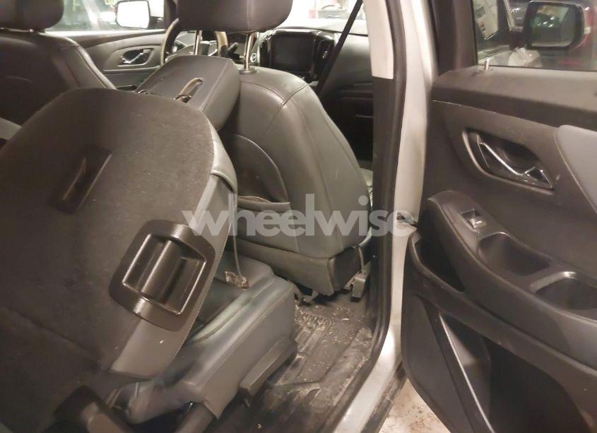 Photo 8 of 2018 Chevrolet Traverse 3LT (VIN 1GNEVHKW8JJ134684)