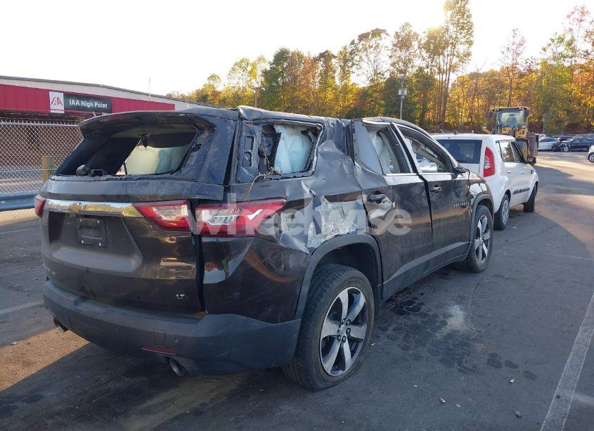 Photo 4 of 2018 Chevrolet Traverse 3LT (VIN 1GNEVHKW9JJ196398)