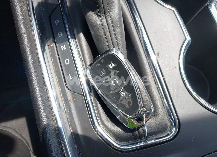 Photo 11 of 2018 Chevrolet Traverse 3LT (VIN 1GNEVHKW9JJ280947)