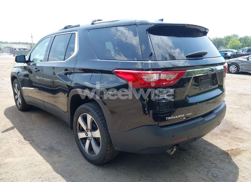 Photo 3 of 2018 Chevrolet Traverse 3LT (VIN 1GNEVHKW9JJ280947)