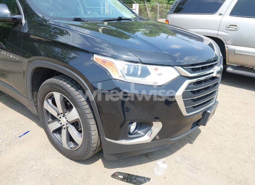 Photo 6 of 2018 Chevrolet Traverse 3LT (VIN 1GNEVHKW9JJ280947)