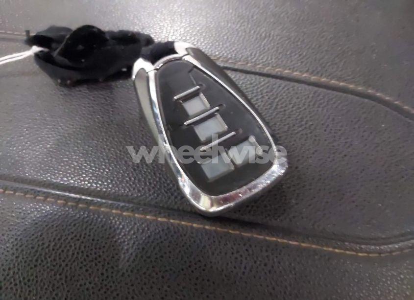 Photo 11 of 2019 Chevrolet Traverse 3LT (VIN 1GNEVHKW9KJ174998)