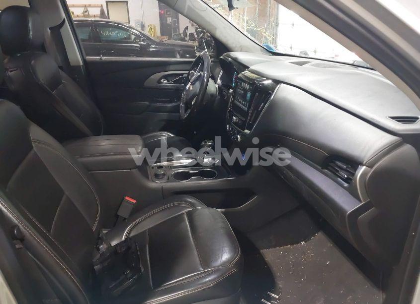 Photo 5 of 2019 Chevrolet Traverse 3LT (VIN 1GNEVHKW9KJ174998)