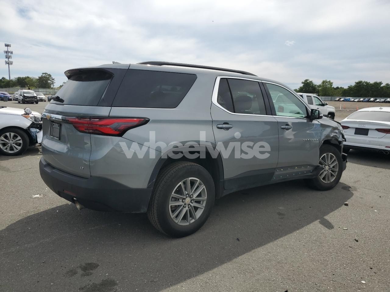 Photo 3 of 2023 CHEVROLET TRAVERSE LT (VIN 1GNEVHKW9PJ210874)