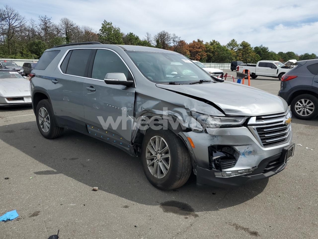 Photo 4 of 2023 CHEVROLET TRAVERSE LT (VIN 1GNEVHKW9PJ210874)