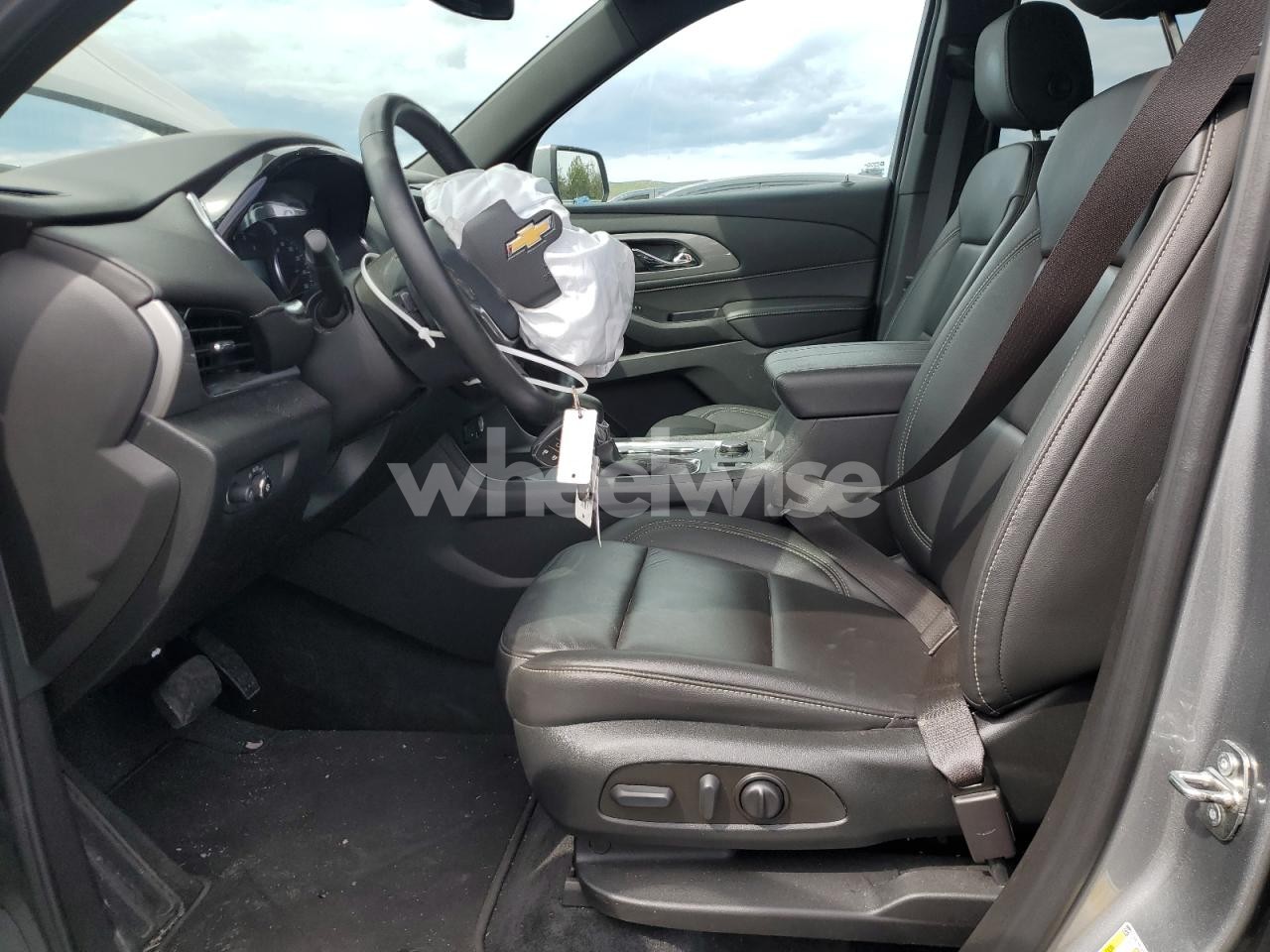 Photo 7 of 2023 CHEVROLET TRAVERSE LT (VIN 1GNEVHKW9PJ210874)