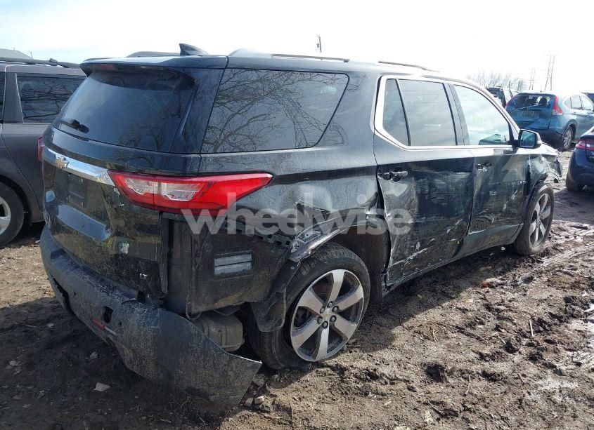 Photo 4 of 2018 Chevrolet Traverse 3LT (VIN 1GNEVHKWXJJ199472)