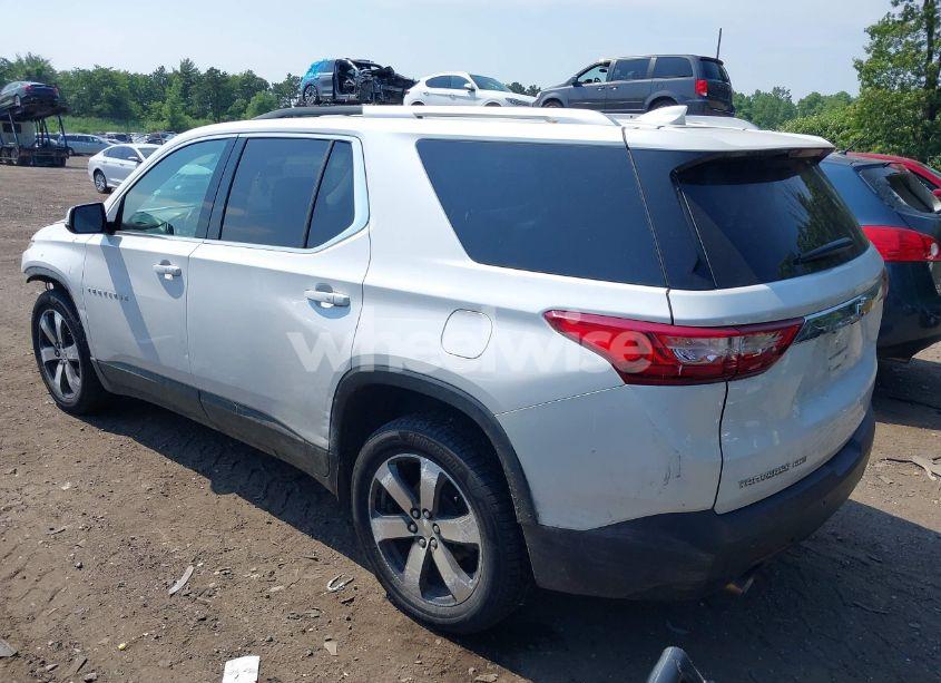 Photo 3 of 2018 Chevrolet Traverse 3LT (VIN 1GNEVHKWXJJ225035)