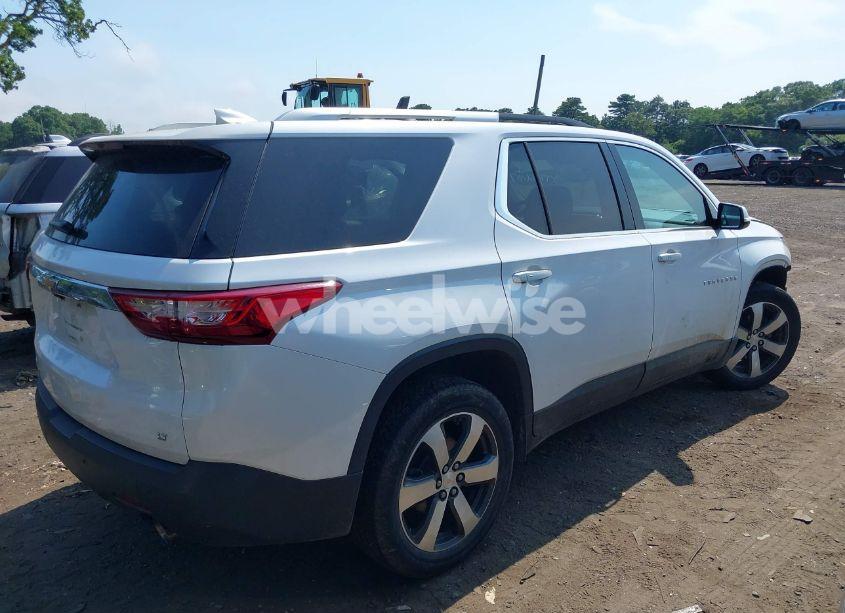 Photo 4 of 2018 Chevrolet Traverse 3LT (VIN 1GNEVHKWXJJ225035)