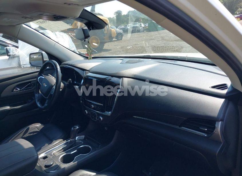 Photo 5 of 2018 Chevrolet Traverse 3LT (VIN 1GNEVHKWXJJ225035)