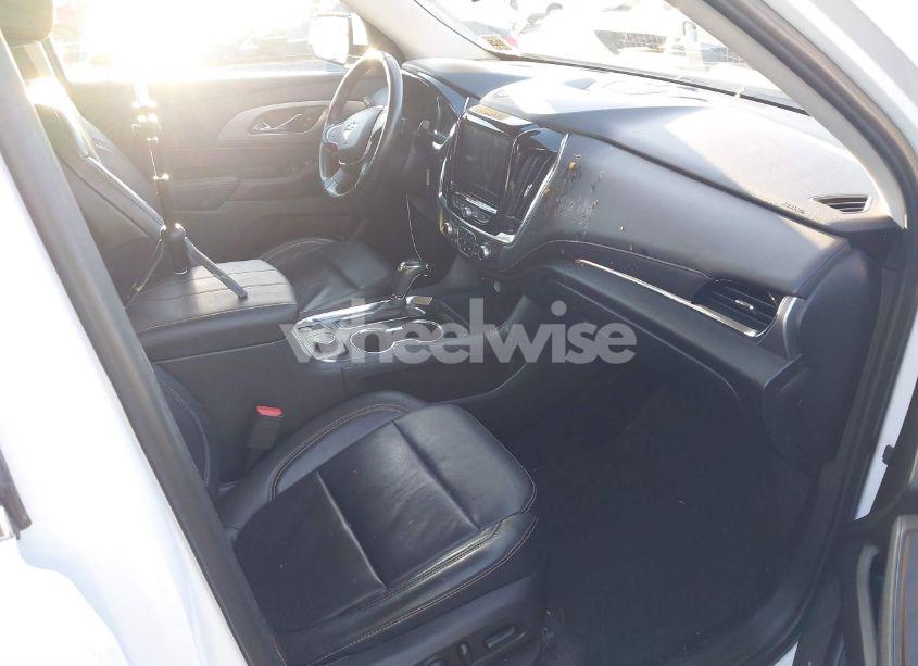 Photo 5 of 2018 Chevrolet Traverse 3LT (VIN 1GNEVHKWXJJ259900)