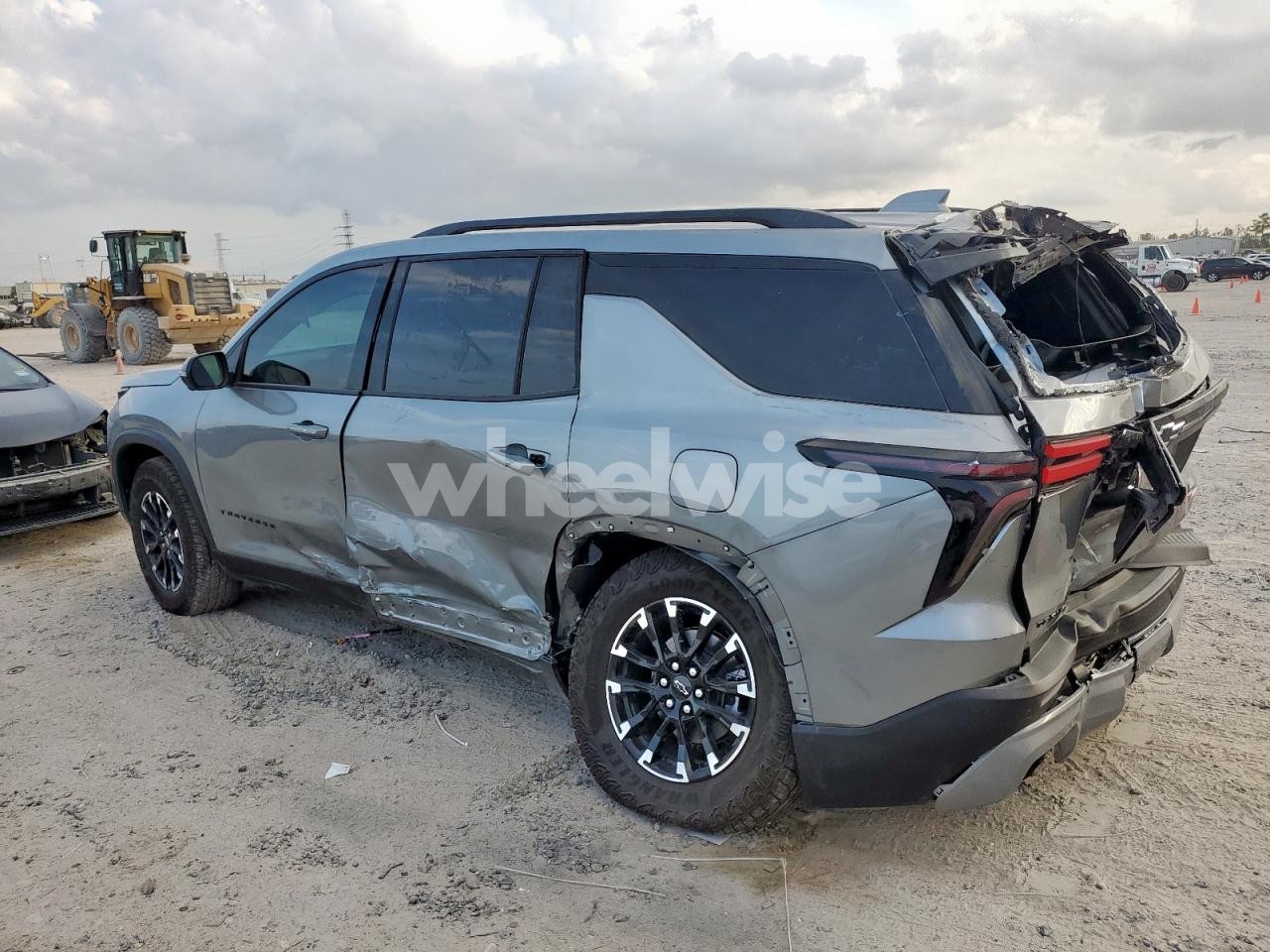 Photo 2 of 2026 CHEVROLET TRAVERSE Z71 (VIN 1GNEVJKSXTJ111589)