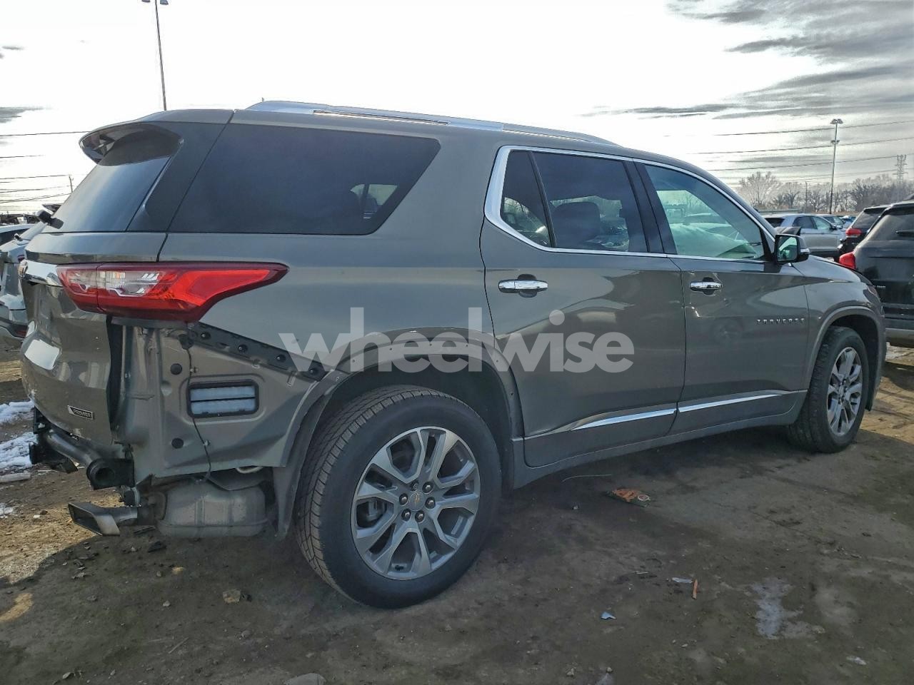 Photo 3 of 2018 CHEVROLET TRAVERSE PREMIER (VIN 1GNEVJKW0JJ105333)