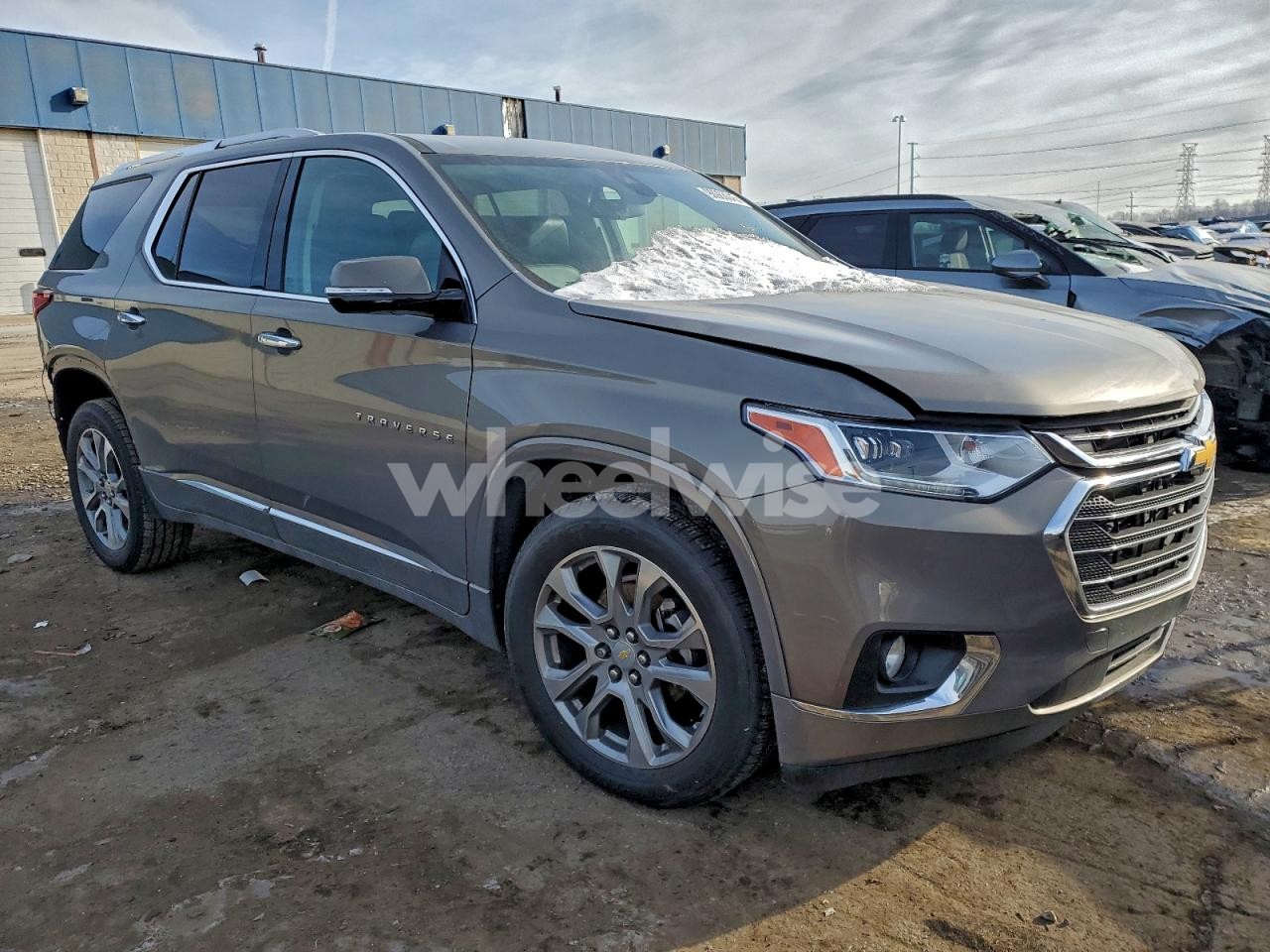 Photo 4 of 2018 CHEVROLET TRAVERSE PREMIER (VIN 1GNEVJKW0JJ105333)