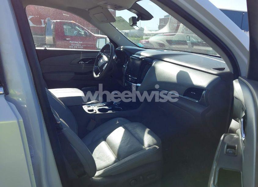 Photo 5 of 2018 Chevrolet Traverse PREMIER (VIN 1GNEVJKW0JJ164995)