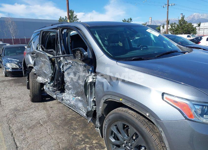 Photo 6 of 2021 Chevrolet Traverse AWD RS (VIN 1GNEVJKW9MJ142868)