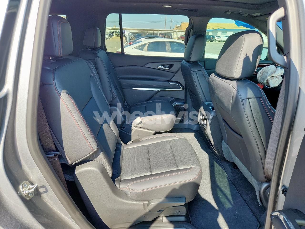 Photo 11 of 2025 CHEVROLET TRAVERSE Z71 (VIN 1GNEVJRS2SJ208306)
