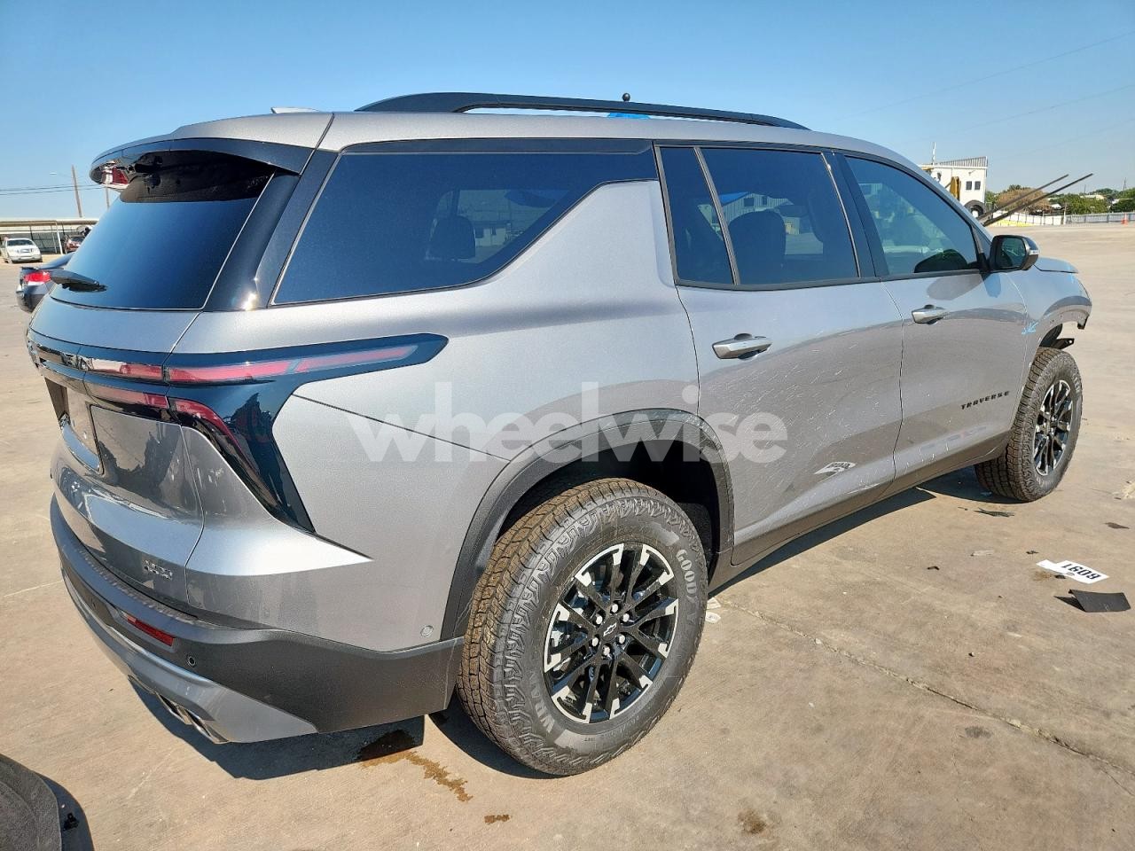 Photo 3 of 2025 CHEVROLET TRAVERSE Z71 (VIN 1GNEVJRS2SJ208306)