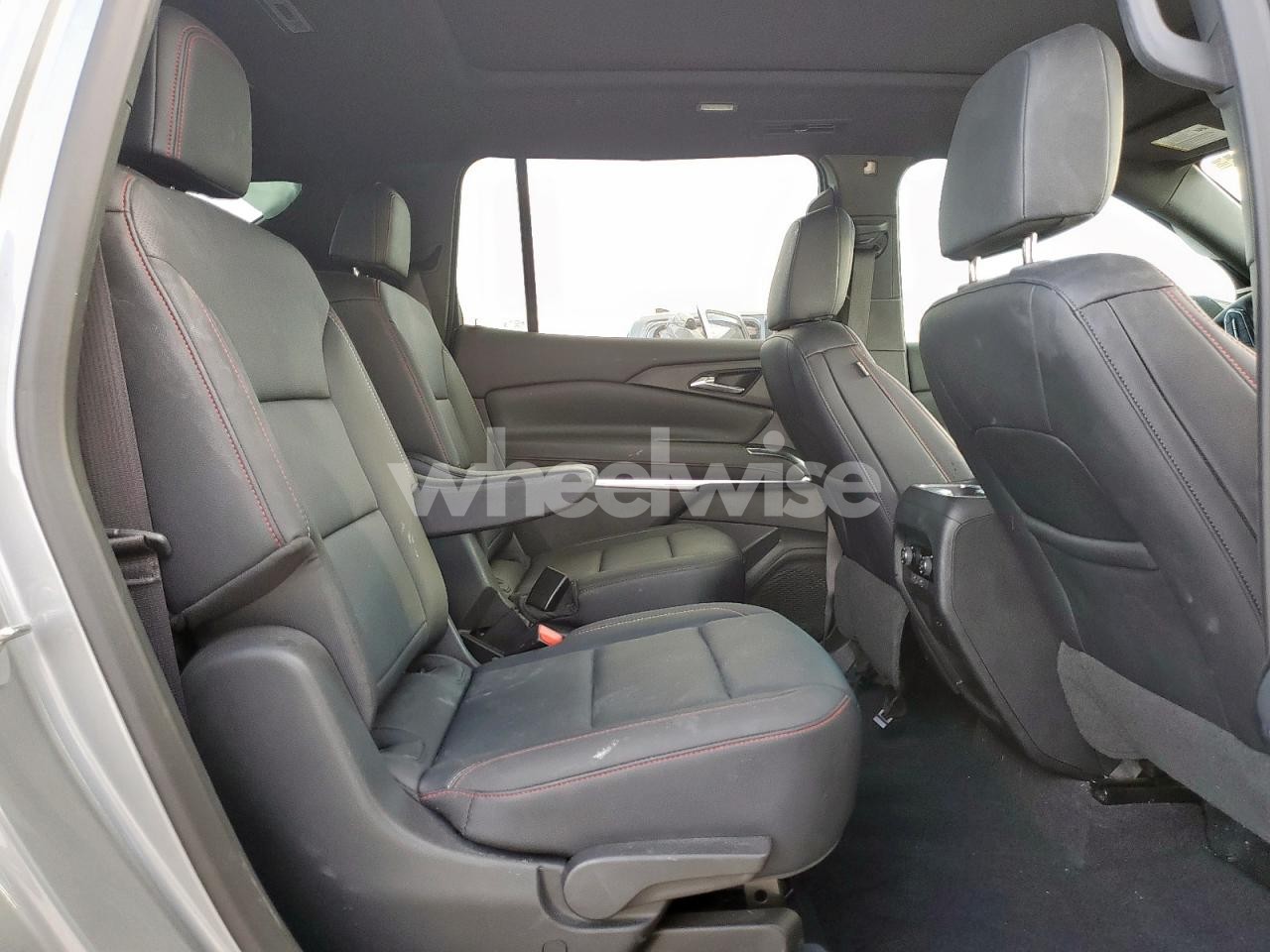 Photo 11 of 2025 CHEVROLET TRAVERSE Z71 (VIN 1GNEVJRS3SJ136869)