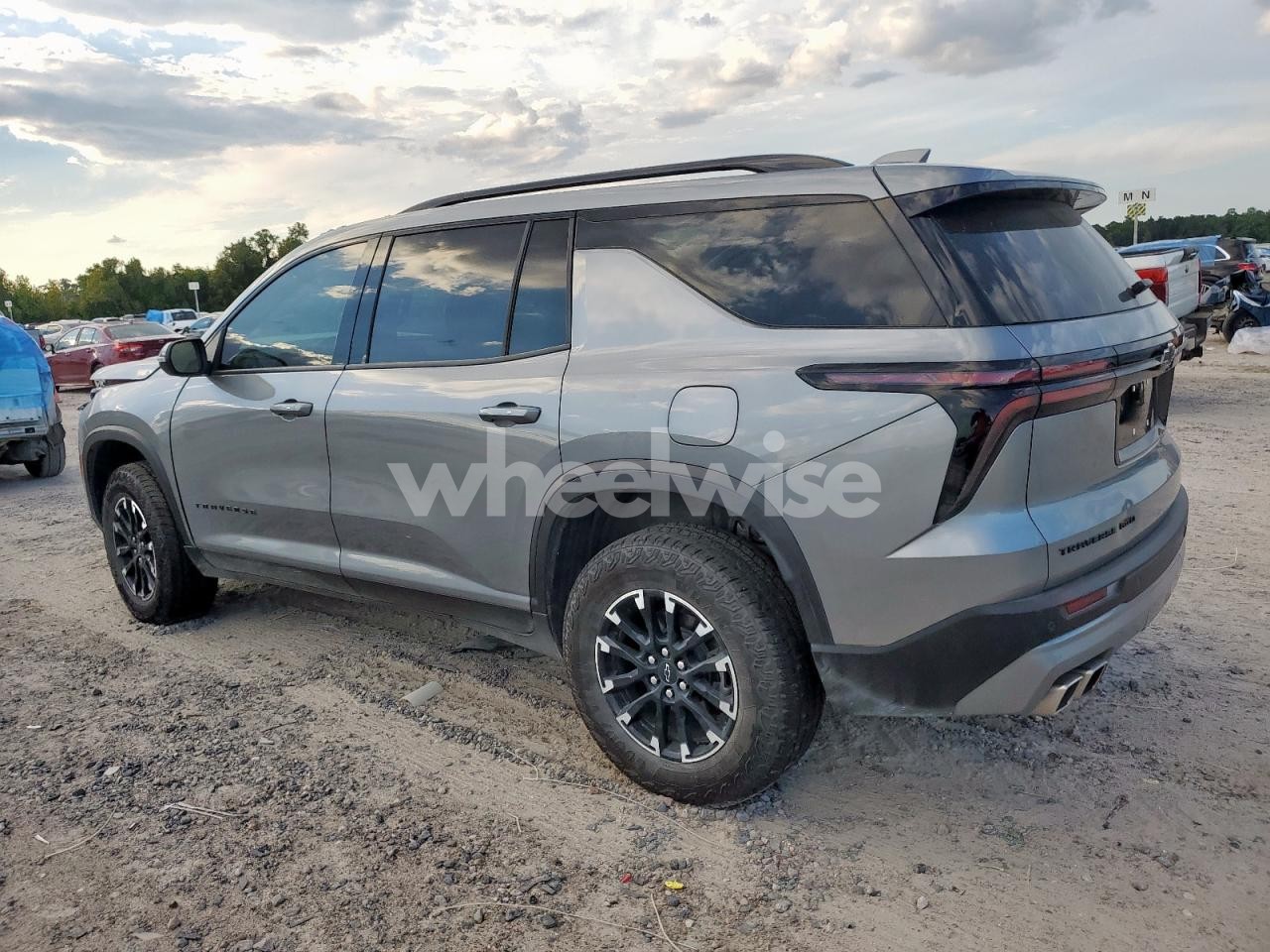 Photo 2 of 2025 CHEVROLET TRAVERSE Z71 (VIN 1GNEVJRS3SJ136869)