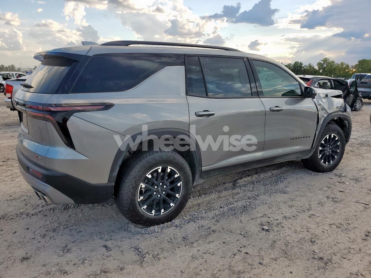 Photo 3 of 2025 CHEVROLET TRAVERSE Z71 (VIN 1GNEVJRS3SJ136869)