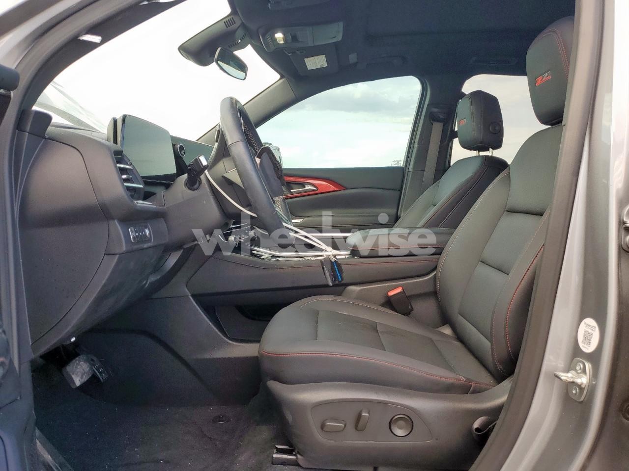 Photo 7 of 2025 CHEVROLET TRAVERSE Z71 (VIN 1GNEVJRS3SJ136869)