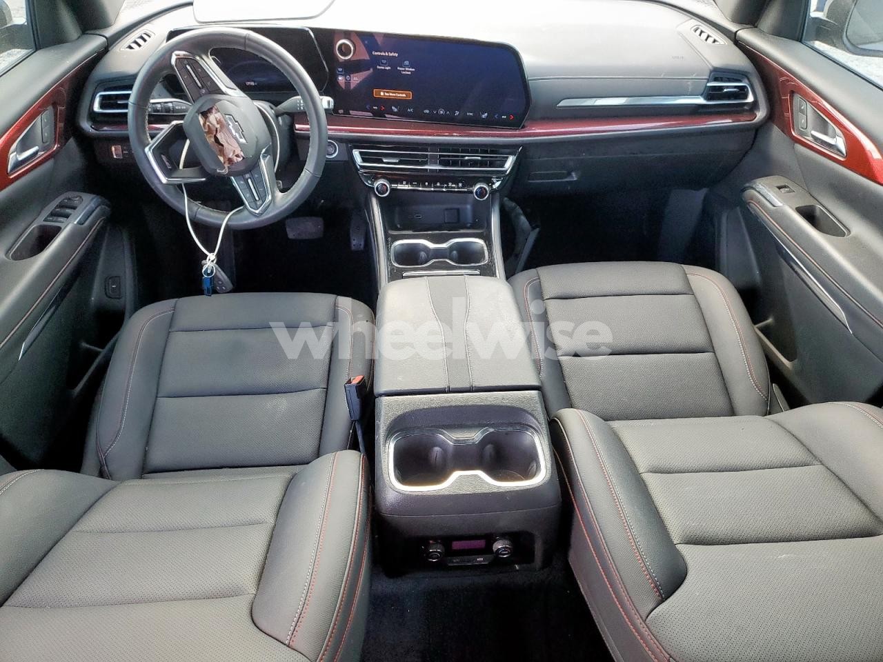 Photo 8 of 2025 CHEVROLET TRAVERSE Z71 (VIN 1GNEVJRS3SJ136869)