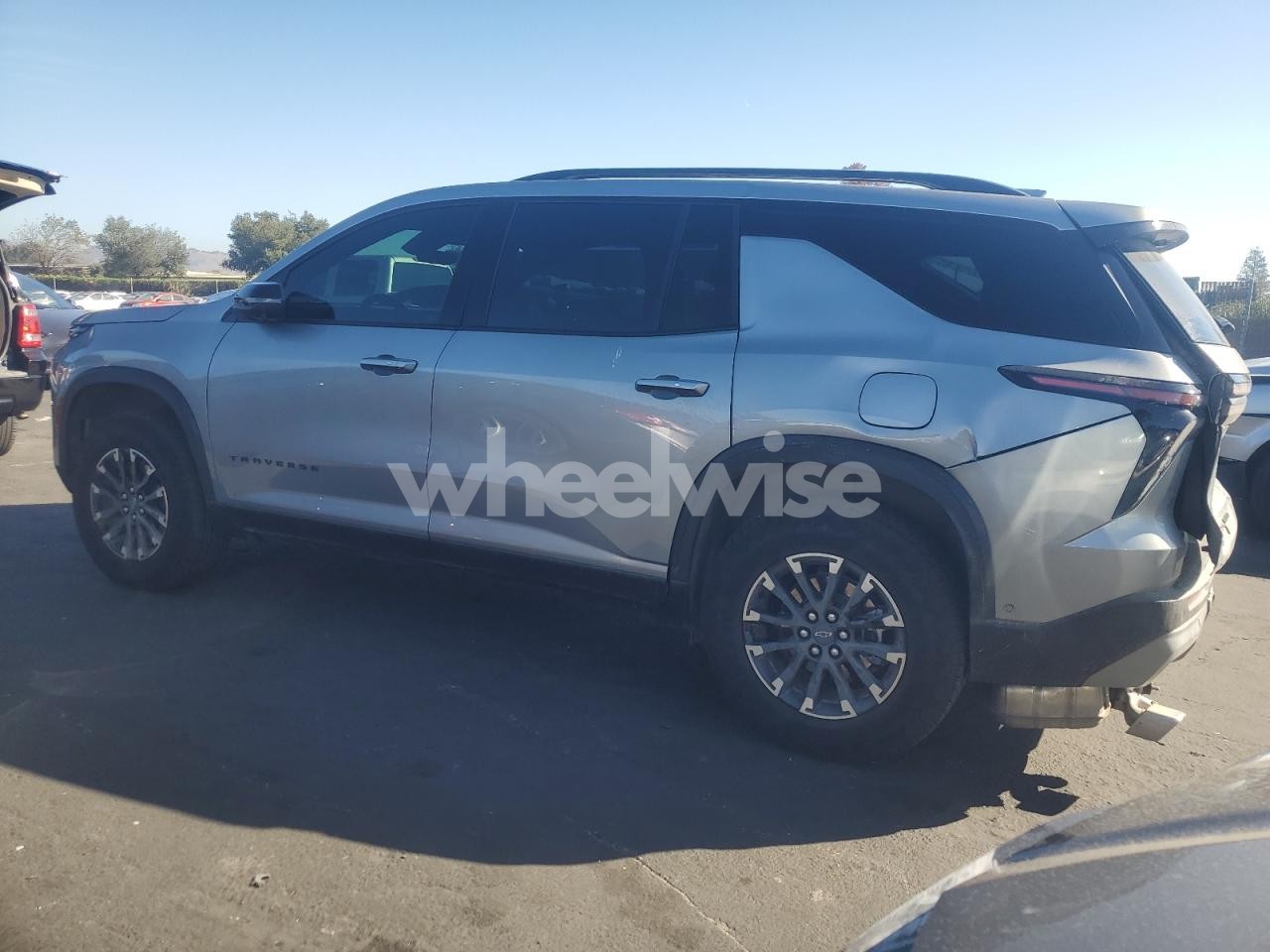 Photo 2 of 2025 CHEVROLET TRAVERSE Z71 (VIN 1GNEVJRS7SJ141282)