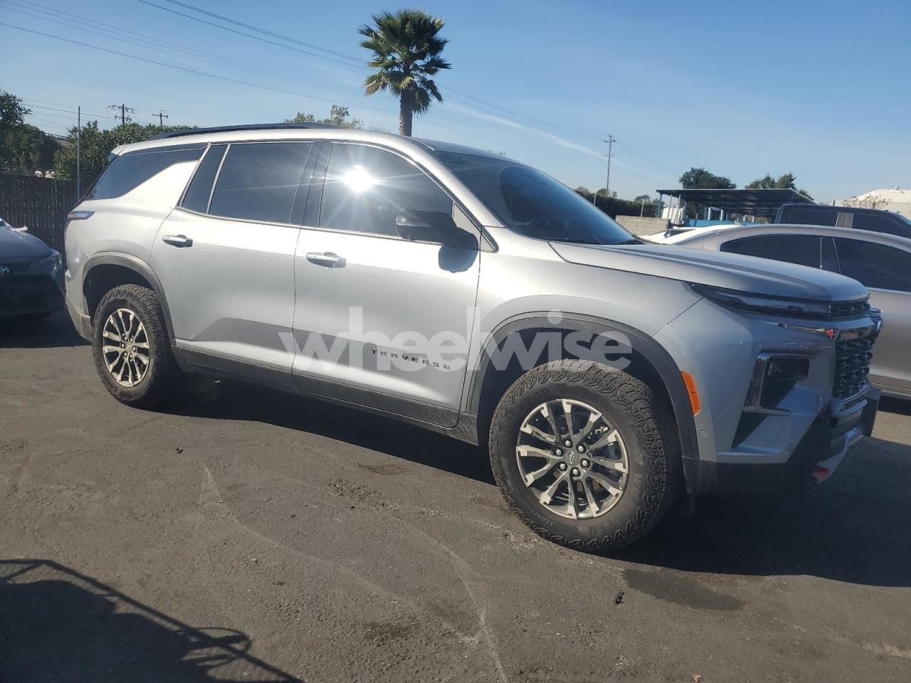 Photo 4 of 2025 CHEVROLET TRAVERSE Z71 (VIN 1GNEVJRS7SJ141282)