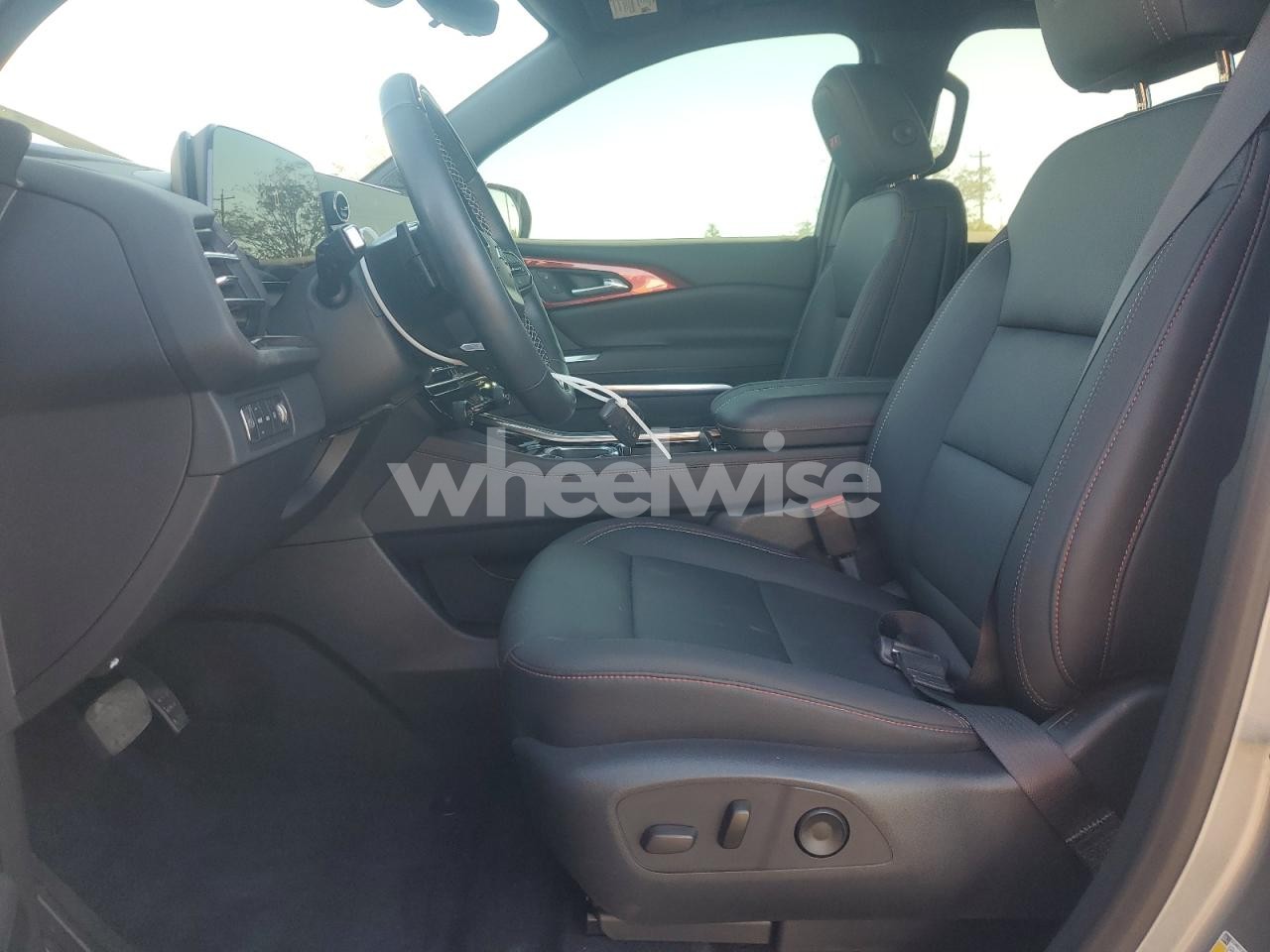 Photo 7 of 2025 CHEVROLET TRAVERSE Z71 (VIN 1GNEVJRS7SJ141282)