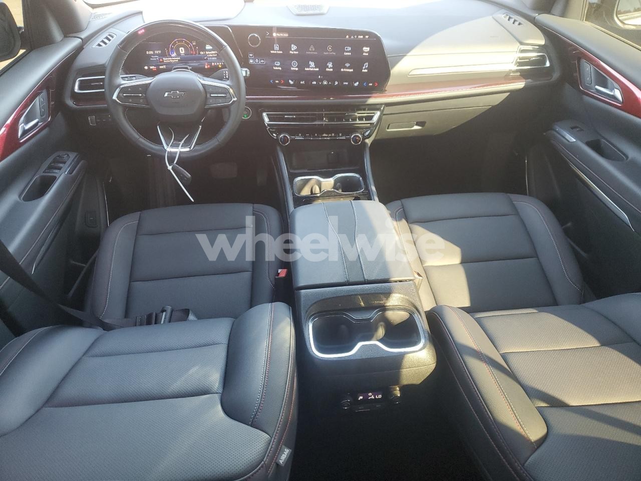 Photo 8 of 2025 CHEVROLET TRAVERSE Z71 (VIN 1GNEVJRS7SJ141282)