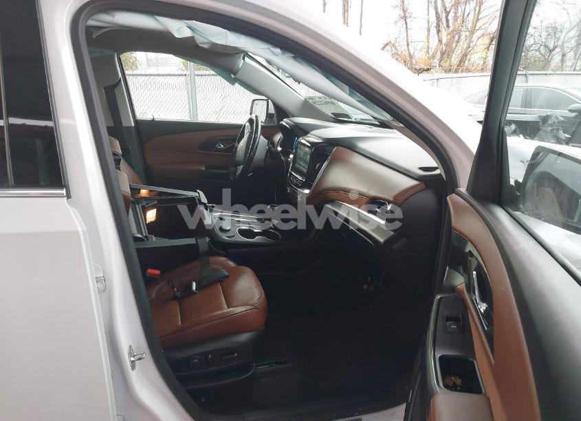 Photo 5 of 2018 Chevrolet Traverse HIGH COUNTRY (VIN 1GNEVKKW2JJ285663)