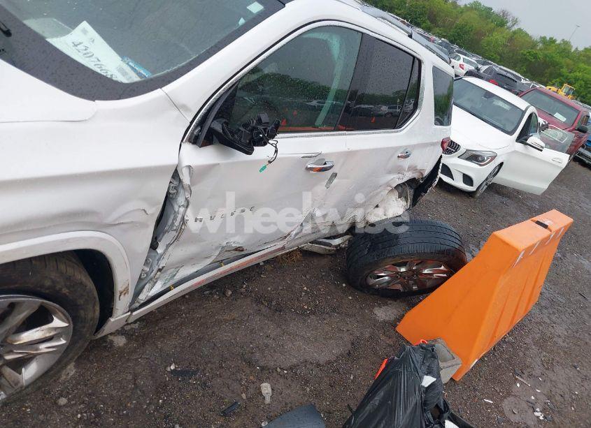 Photo 6 of 2018 Chevrolet Traverse HIGH COUNTRY (VIN 1GNEVKKW4JJ133786)