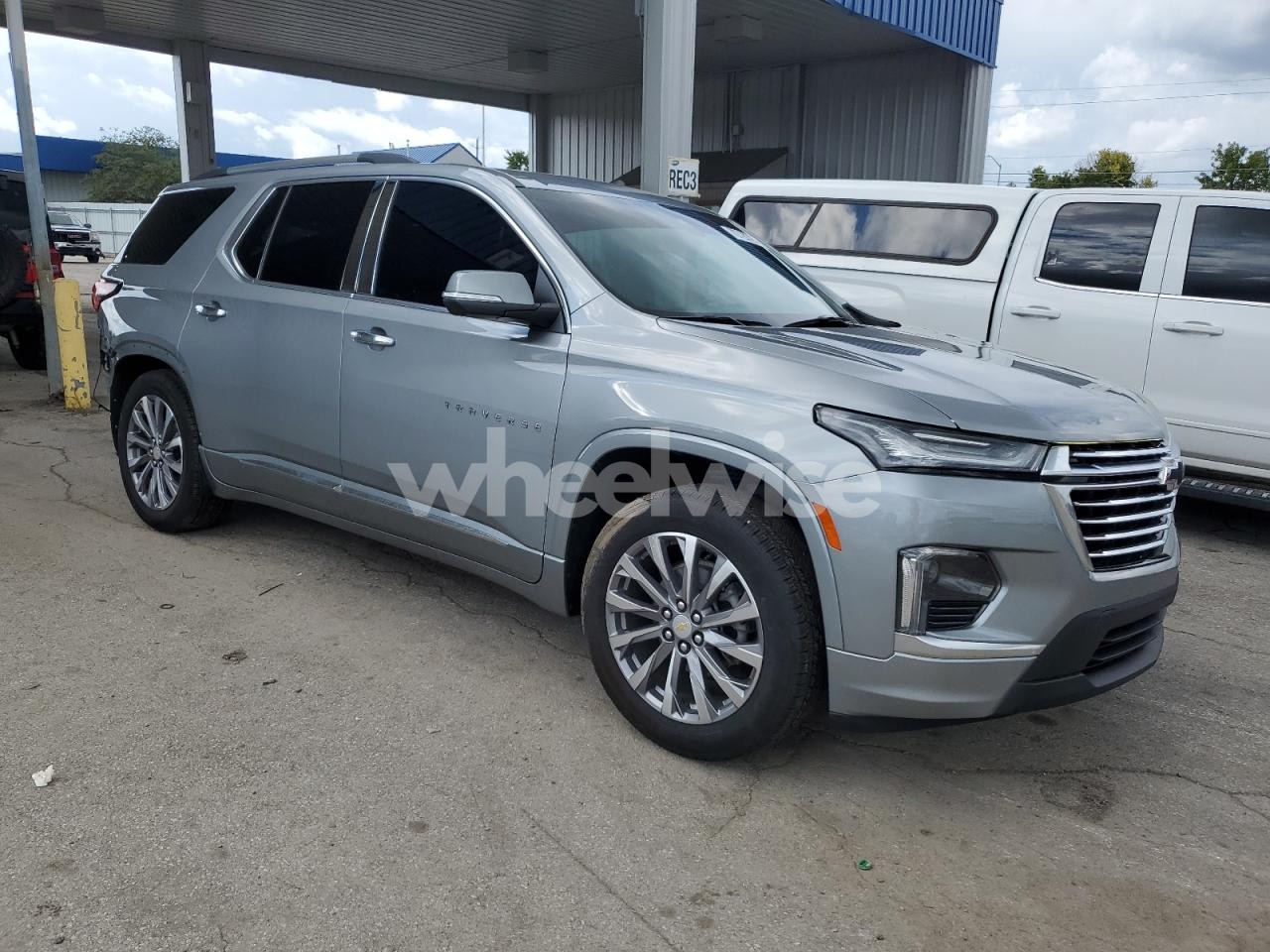 Photo 4 of 2023 CHEVROLET TRAVERSE PREMIER (VIN 1GNEVKKW4PJ294132)