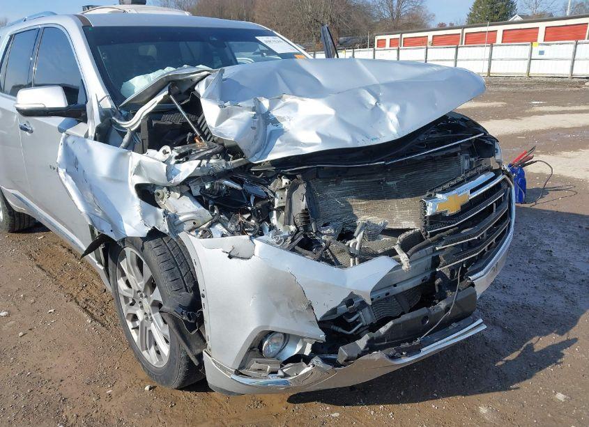 Photo 6 of 2019 Chevrolet Traverse PREMIER (VIN 1GNEVKKW6KJ301624)