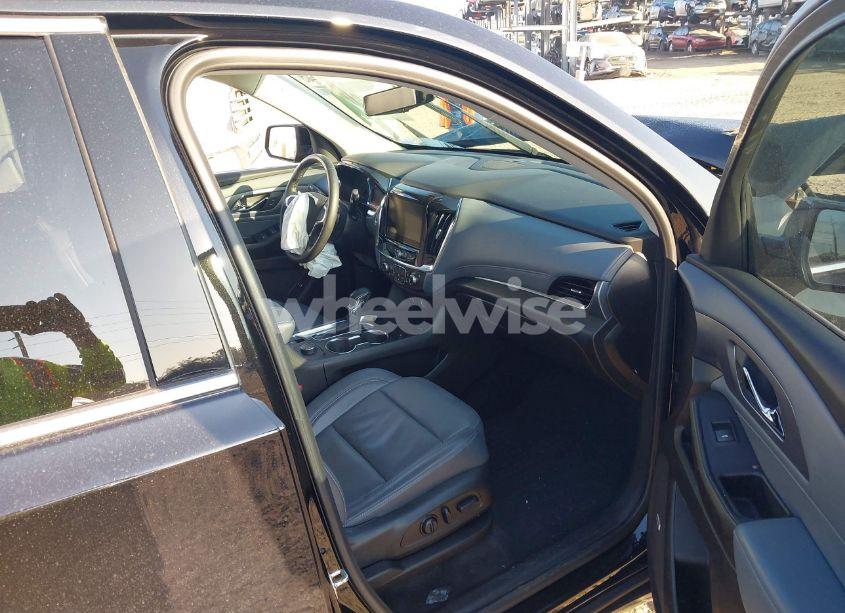 Photo 5 of 2021 Chevrolet Traverse AWD PREMIER (VIN 1GNEVKKW8MJ227805)