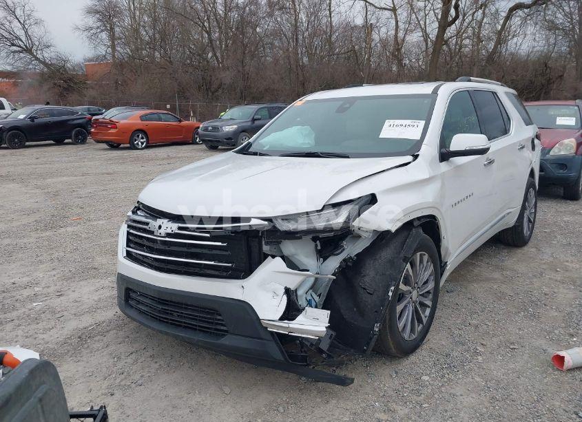 Photo 2 of 2022 Chevrolet Traverse AWD PREMIER (VIN 1GNEVKKW8NJ177182)