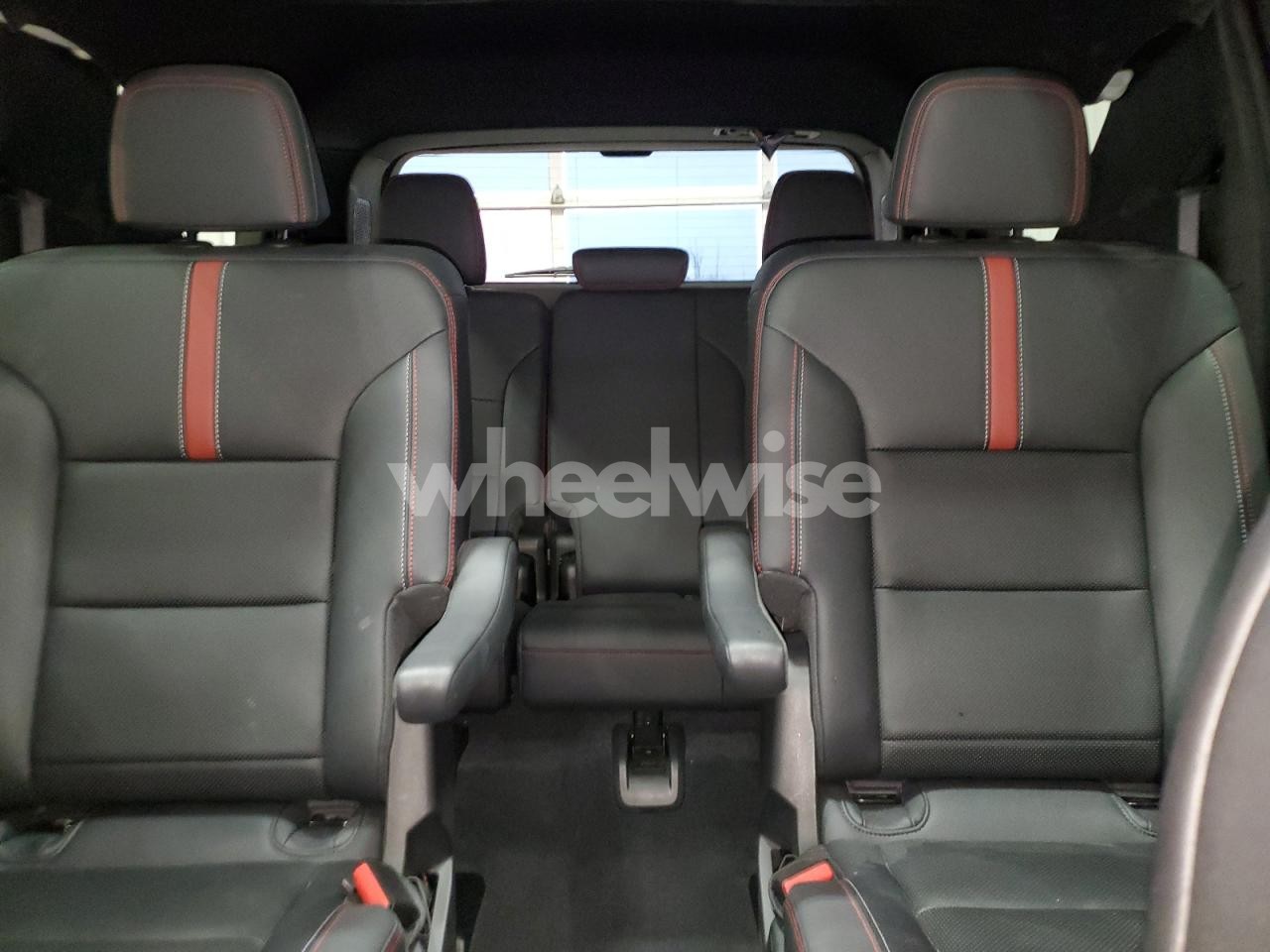 Photo 10 of 2024 CHEVROLET TRAVERSE RS (VIN 1GNEVLKS8RJ176218)