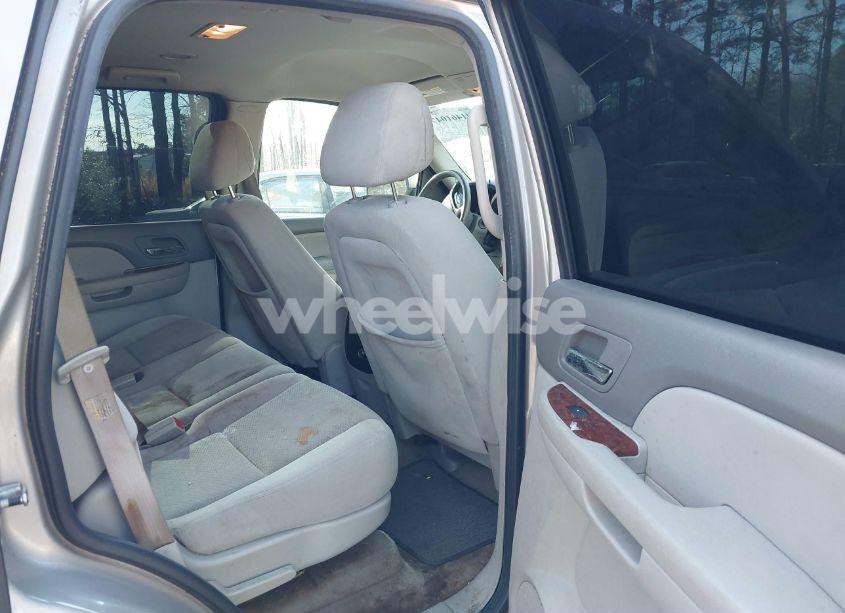 Photo 8 of 2007 Chevrolet Tahoe LT (VIN 1GNFC13007J121819)