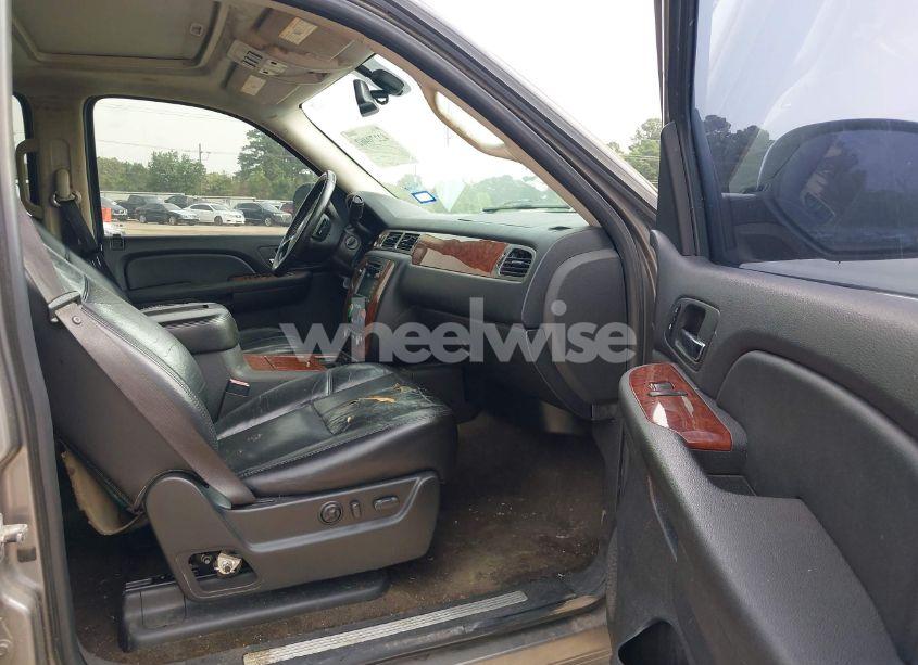 Photo 5 of 2007 Chevrolet Tahoe LTZ (VIN 1GNFC13007J351246)