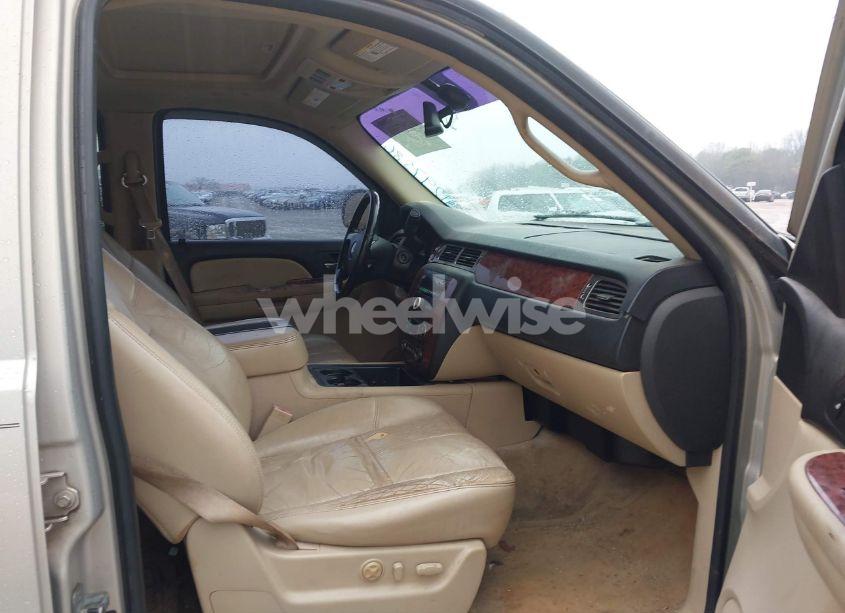 Photo 5 of 2007 Chevrolet Tahoe LTZ (VIN 1GNFC13007R270152)