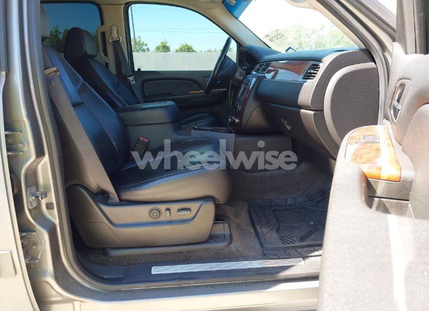 Photo 5 of 2008 Chevrolet Tahoe LTZ (VIN 1GNFC13018R154833)