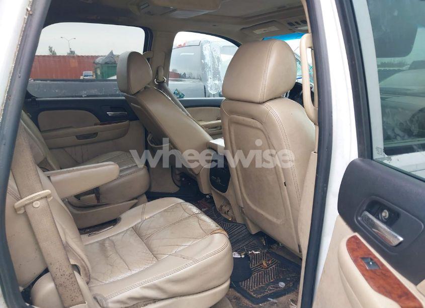 Photo 8 of 2007 Chevrolet Tahoe LTZ (VIN 1GNFC13027J402200)