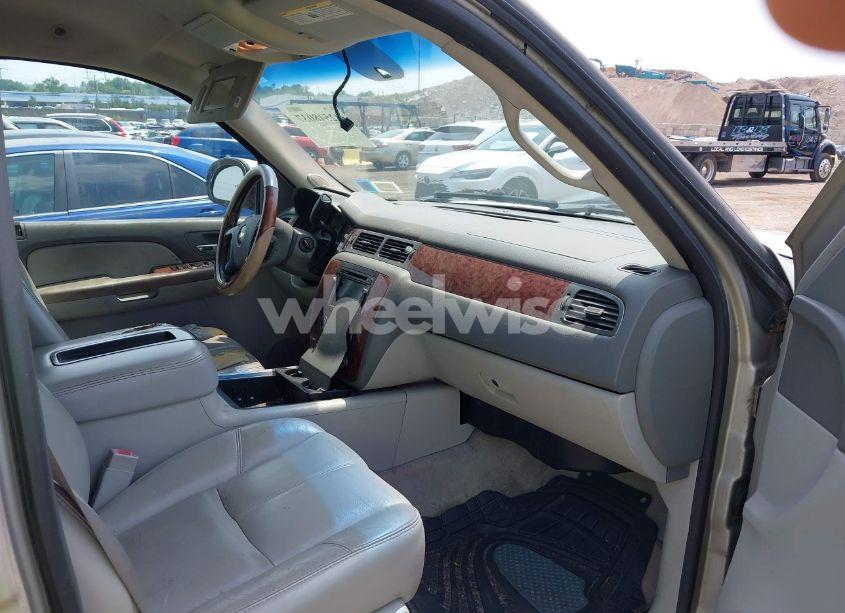 Photo 5 of 2007 Chevrolet Tahoe LT (VIN 1GNFC13027R235130)