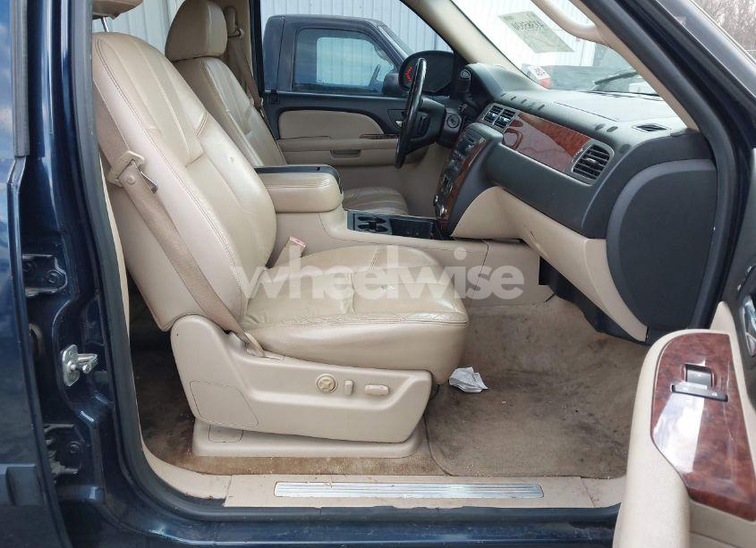 Photo 5 of 2007 Chevrolet Tahoe (VIN 1GNFC13027R248511)