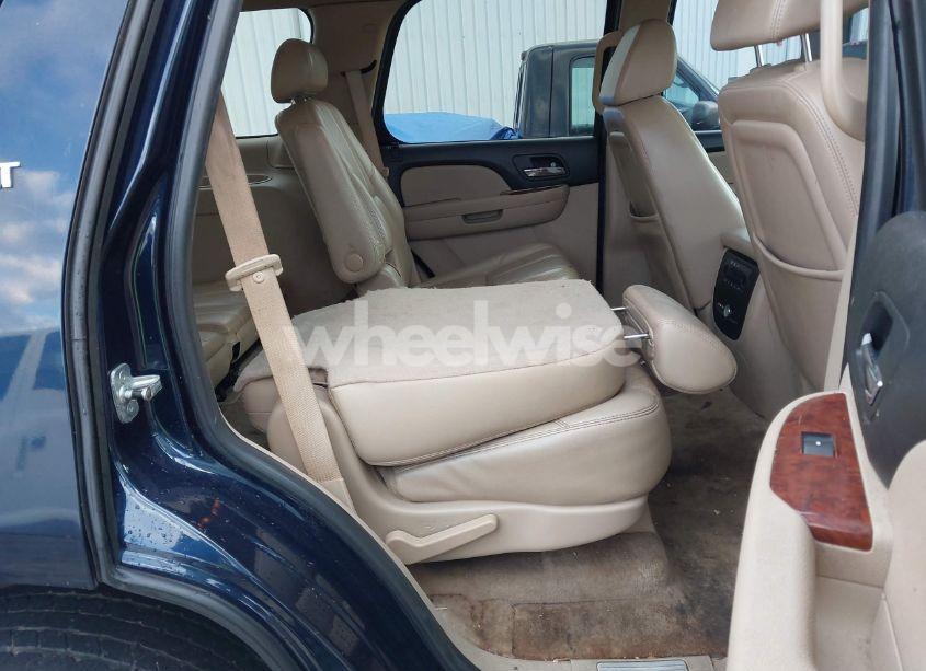 Photo 8 of 2007 Chevrolet Tahoe (VIN 1GNFC13027R248511)