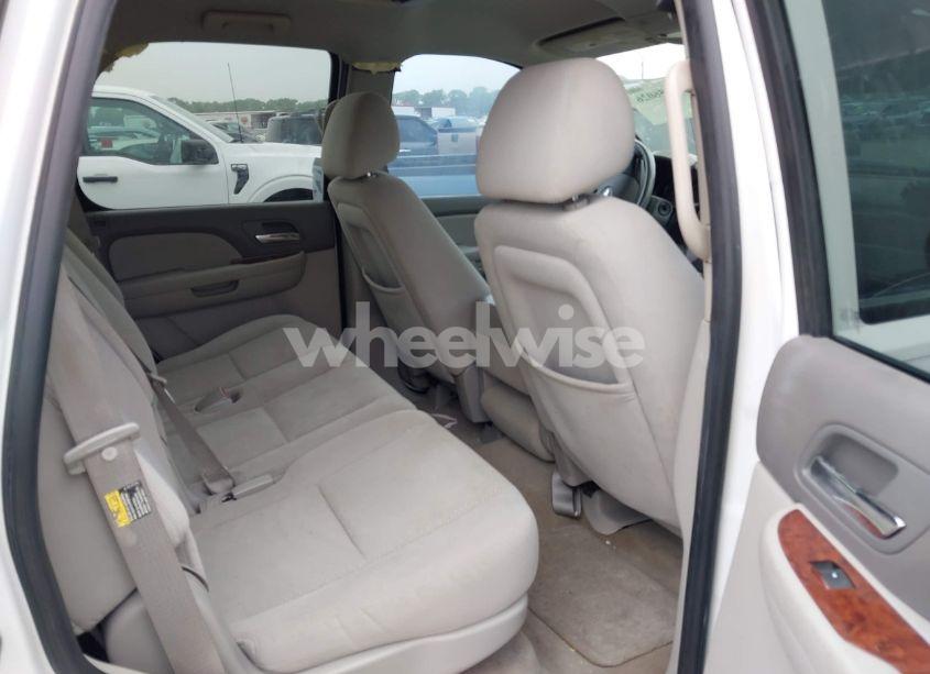 Photo 8 of 2007 Chevrolet Tahoe LS (VIN 1GNFC13027R264756)