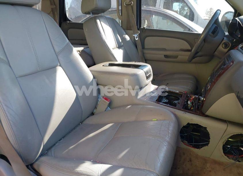 Photo 5 of 2007 Chevrolet Tahoe LTZ (VIN 1GNFC13027R320727)