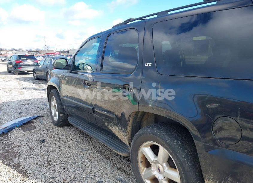 Photo 3 of 2007 Chevrolet Tahoe LTZ (VIN 1GNFC13027R394147)