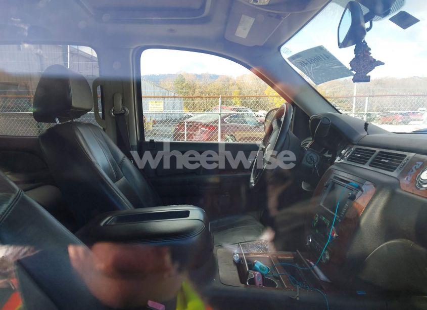 Photo 5 of 2007 Chevrolet Tahoe LTZ (VIN 1GNFC13027R394147)